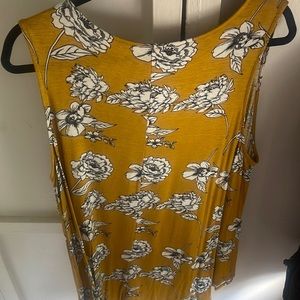 Mustard yellow 
sleeveless tank 
black and white flowers as print 
Womans 3X
￼￼